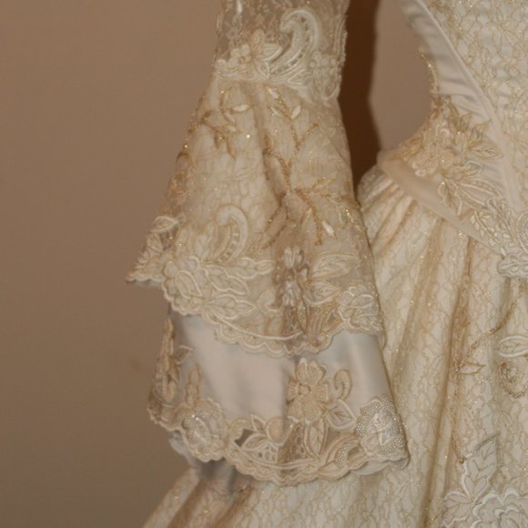 Stunning Gold/Ivory Ball Gown & Veil-Reduced $120! - Picture 4 of 16